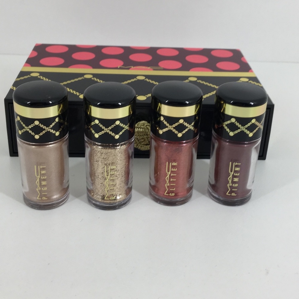 MAC Nutcracker Sweet Gold Pigments and Glitter Set